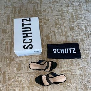 Worn 1x. Schultz, Leia, black patent leather, dust bag, box, size 6.5,